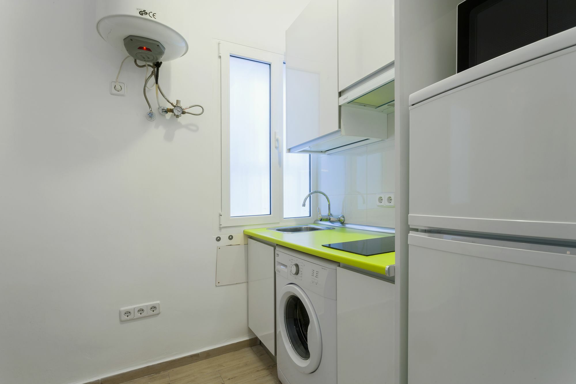 Dobo Rooms Ronda De Segovia Мадрид Екстериор снимка