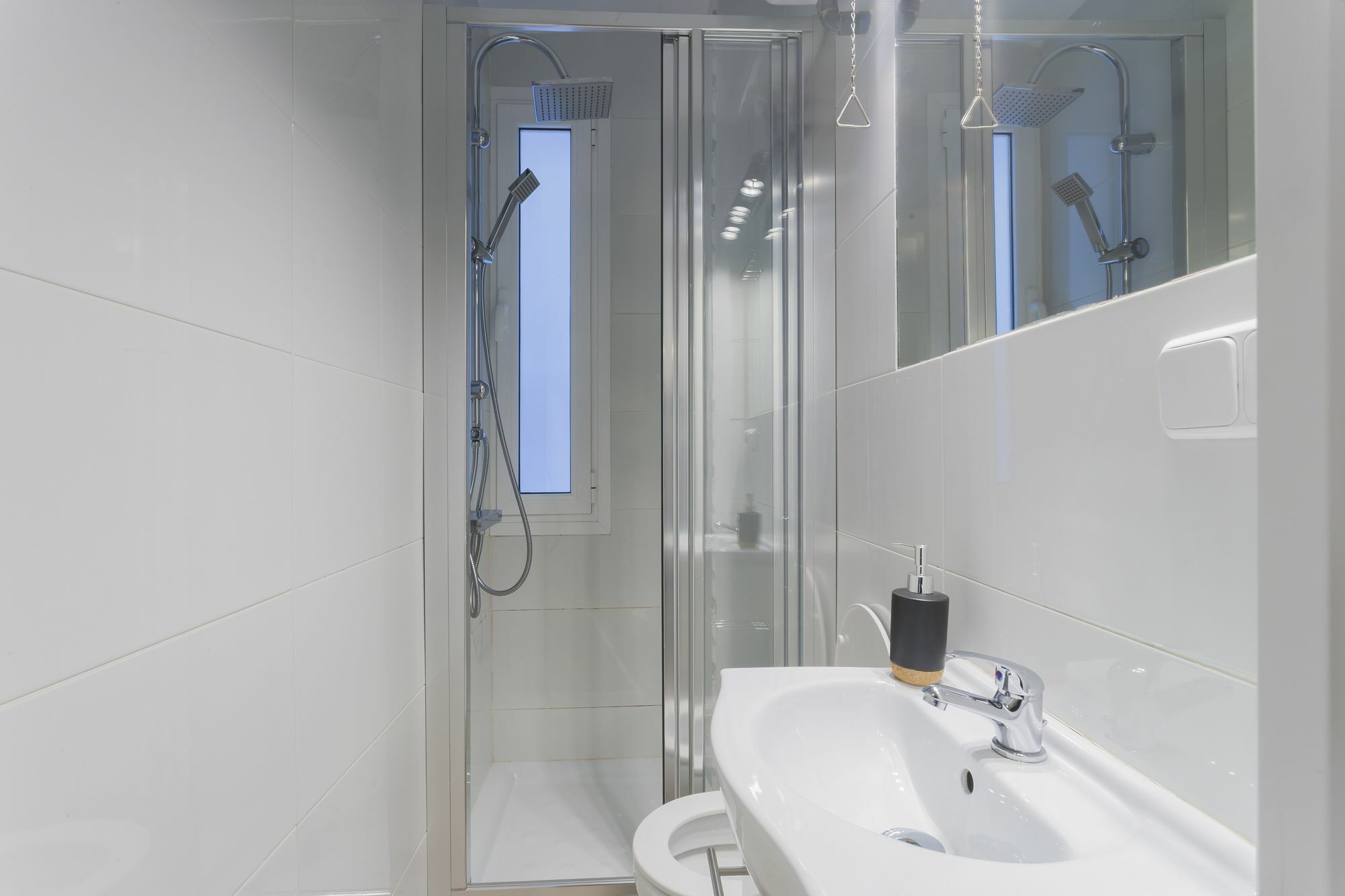Dobo Rooms Ronda De Segovia Мадрид Екстериор снимка